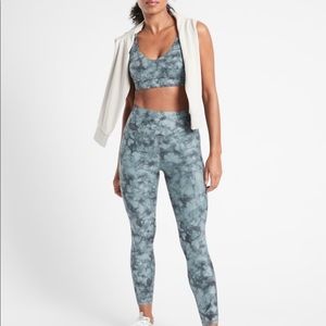 Athleta salutation stash pocket 2 7/8 length